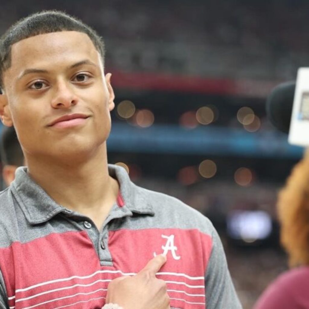 UA diver takes on different stage to sing national anthem at Final Four UA diver takes on different stage to sing national anthem at Final Four