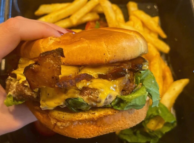 6 burger spots in Alabama you’ll want to sink your teeth into this summer 6 burger spots in Alabama you’ll want to sink your teeth into this summer