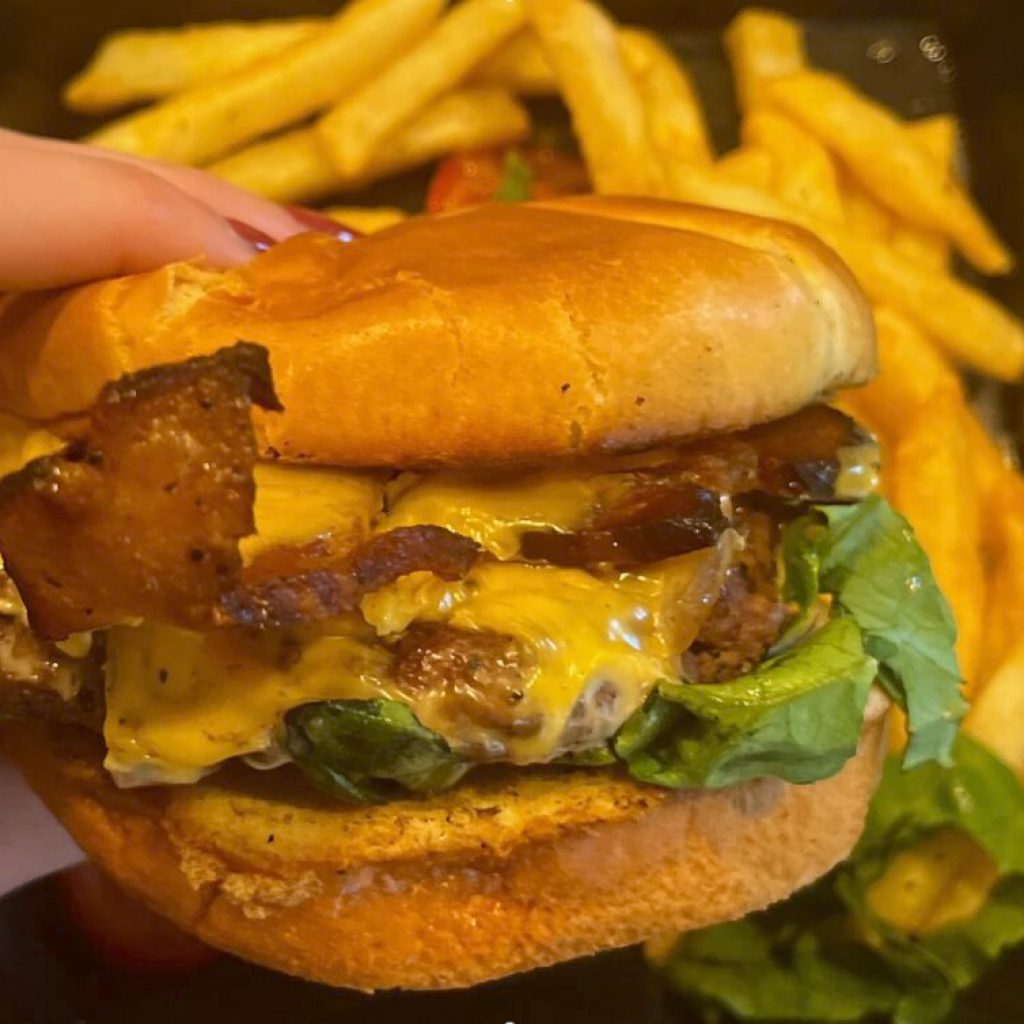 6 burger spots in Alabama you’ll want to sink your teeth into this summer 6 burger spots in Alabama you’ll want to sink your teeth into this summer