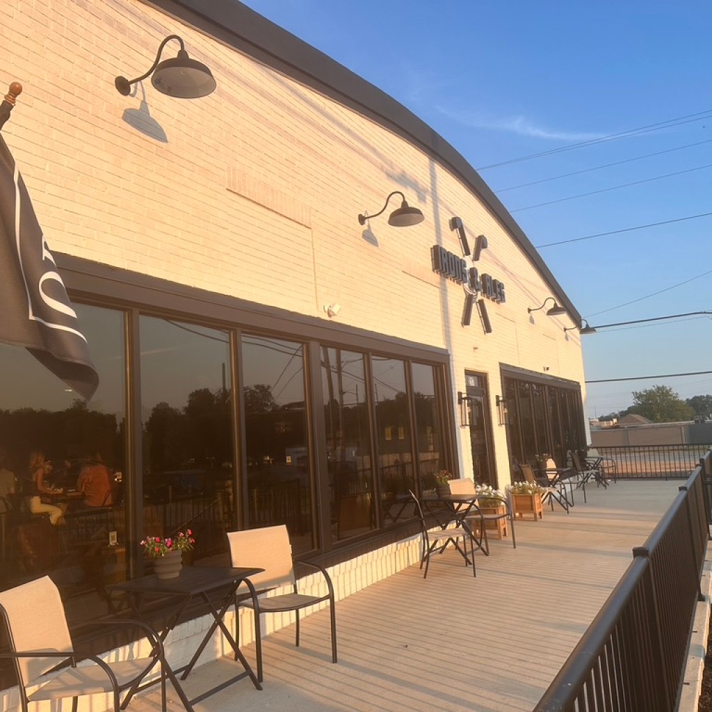 Your guide to Irons & Ales — Athens’ new golf bar Your guide to Irons & Ales — Athens’ new golf bar