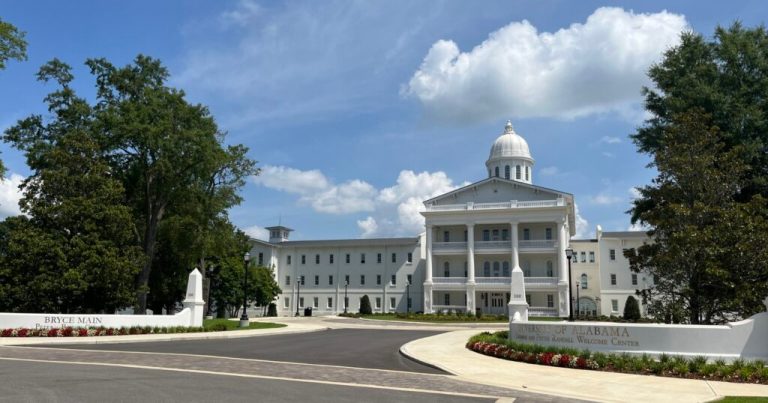 Alabama, Auburn makes Niche’s top-10 best campuses—which one ranks higher? Alabama, Auburn makes Niche’s top-10 best campuses—which one ranks higher?