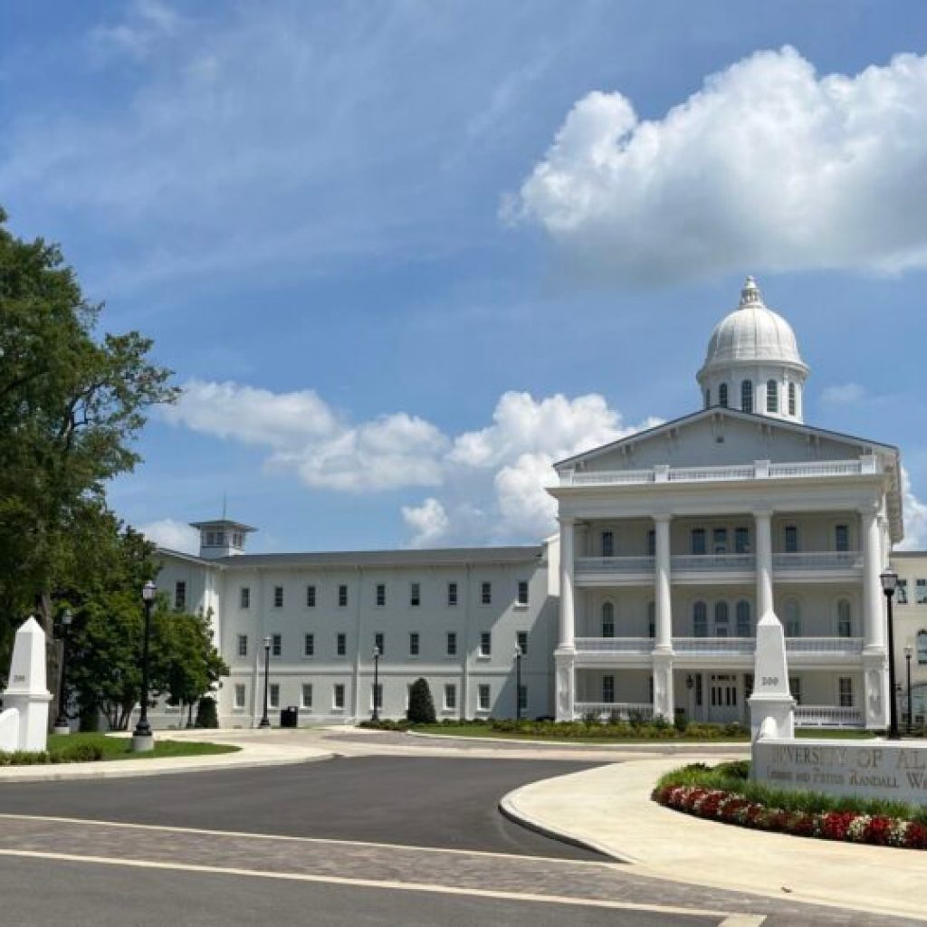 Alabama, Auburn makes Niche’s top-10 best campuses—which one ranks higher? Alabama, Auburn makes Niche’s top-10 best campuses—which one ranks higher?