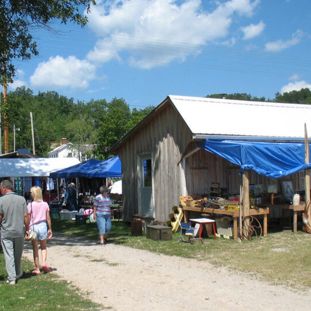 How to participate in ‘The World’s Longest Yard Sale’ in Alabama How to participate in ‘The World’s Longest Yard Sale’ in Alabama