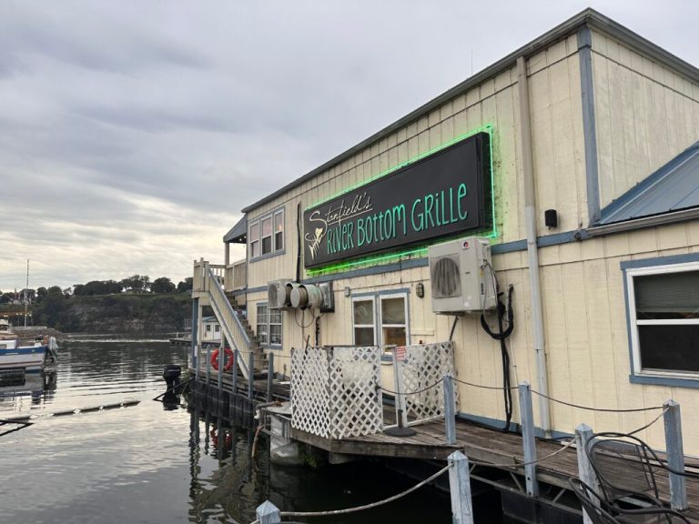 Riverbottom Grille: The Shoals’ only floating restaurant Riverbottom Grille: The Shoals’ only floating restaurant