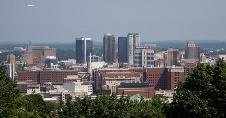 Alabama unemployment drops below 3% for first time in over a year Alabama unemployment drops below 3% for first time in over a year
