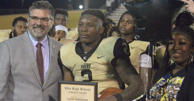 Elba’s Alvin Henderson is the new AHSAA rushing king Elba’s Alvin Henderson is the new AHSAA rushing king