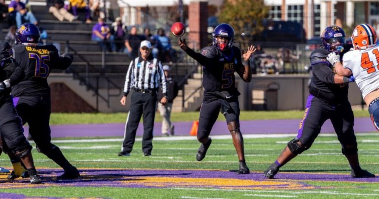 Iron Bowl, Turkey Day Classic + DII playoff game highlight busy Week 14 for in-state teams Iron Bowl, Turkey Day Classic + DII playoff game highlight busy Week 14 for in-state teams