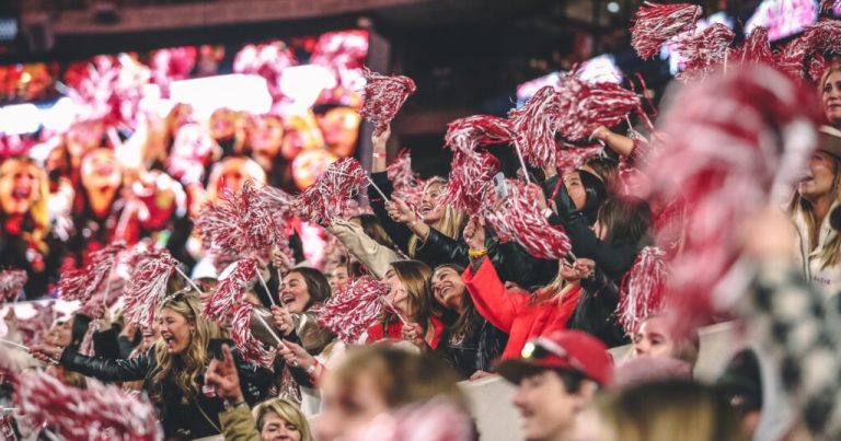 Alabama takes final at-large bid in penultimate College Football Playoff bracket Alabama takes final at-large bid in penultimate College Football Playoff bracket