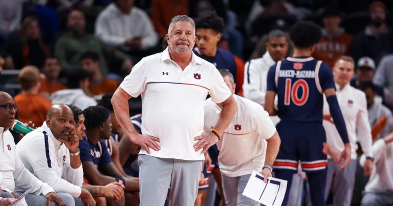 Bruce Pearl becomes winningest men’s basketball coach in Auburn history Bruce Pearl becomes winningest men’s basketball coach in Auburn history