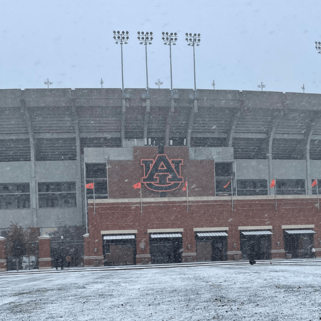 Snow sticks the landing on the Auburn Plains Snow sticks the landing on the Auburn Plains