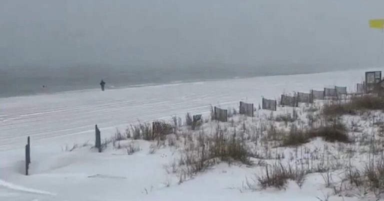 Weird but beautiful: Alabama sees rare snow on the beach Weird but beautiful: Alabama sees rare snow on the beach