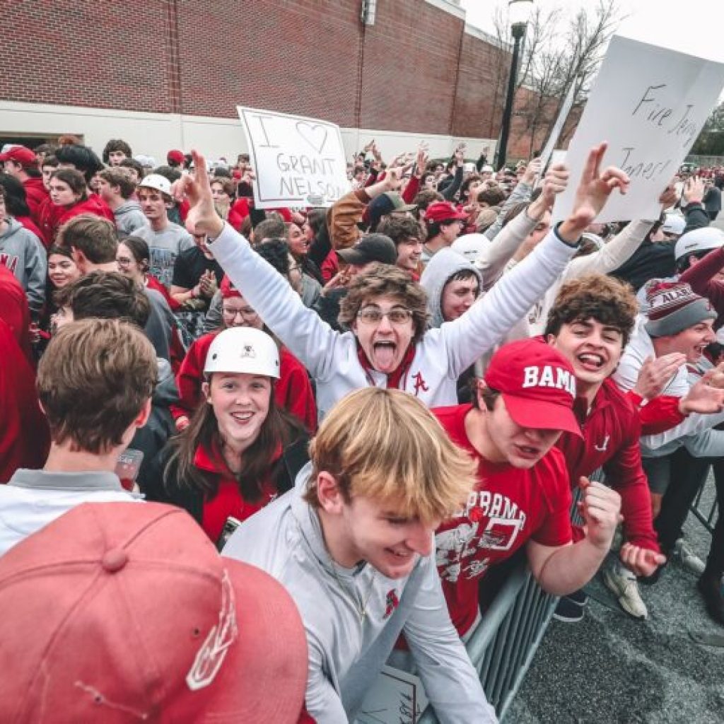 Students, fans camp outside Coleman Coliseum ahead of Alabama-Auburn showdown Students, fans camp outside Coleman Coliseum ahead of Alabama-Auburn showdown