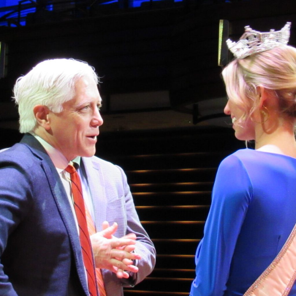 Auburn Mayor honors Miss America with special day Auburn Mayor honors Miss America with special day