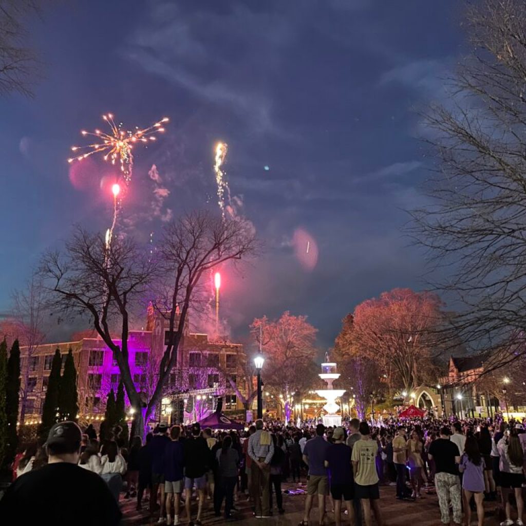 A tradition that shines: UNA’s annual Light The Fountain event A tradition that shines: UNA’s annual Light The Fountain event