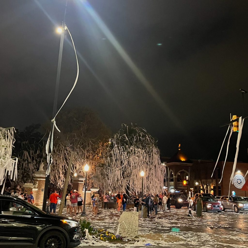 Auburn community covers Toomer’s Corner to celebrate Final Four berth Auburn community covers Toomer’s Corner to celebrate Final Four berth
