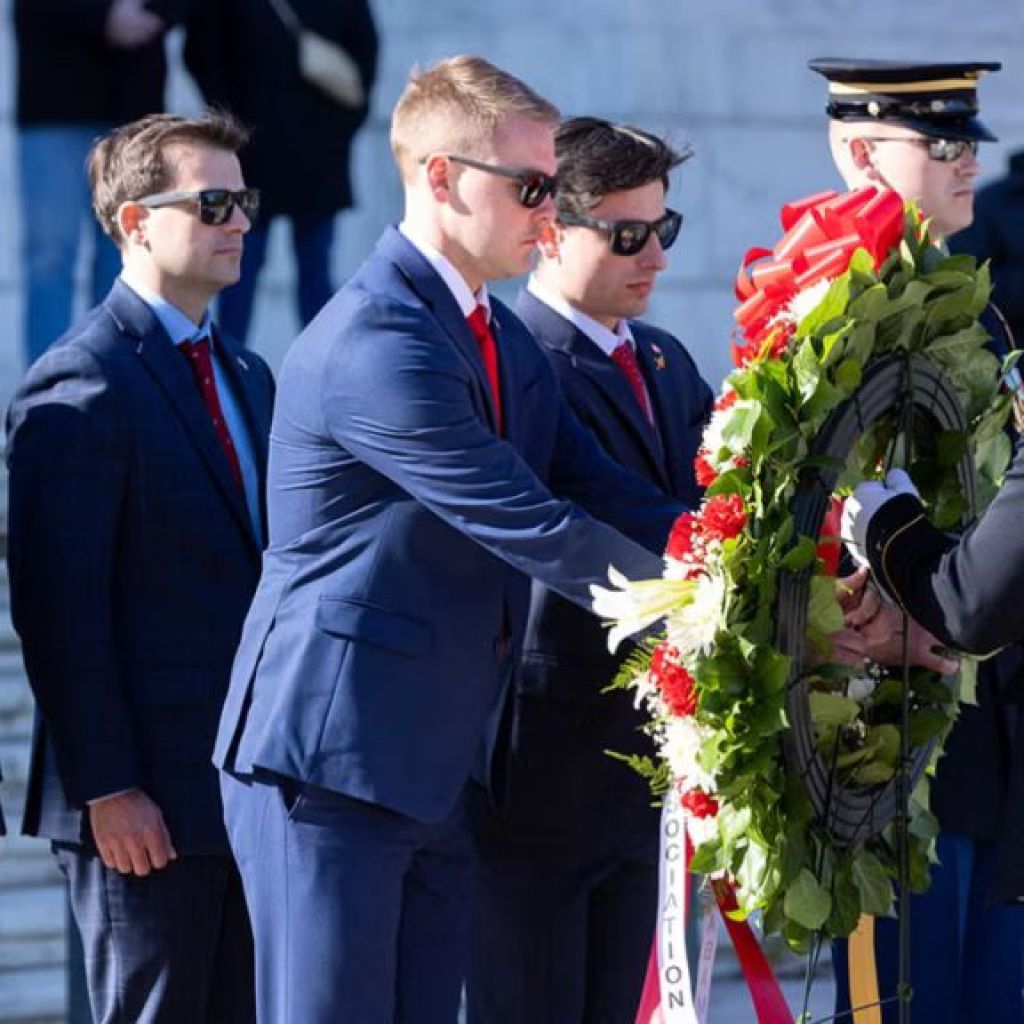 Alabama student veterans lay wreath at Tomb of Unknown Soldier in D.C. Alabama student veterans lay wreath at Tomb of Unknown Soldier in D.C.
