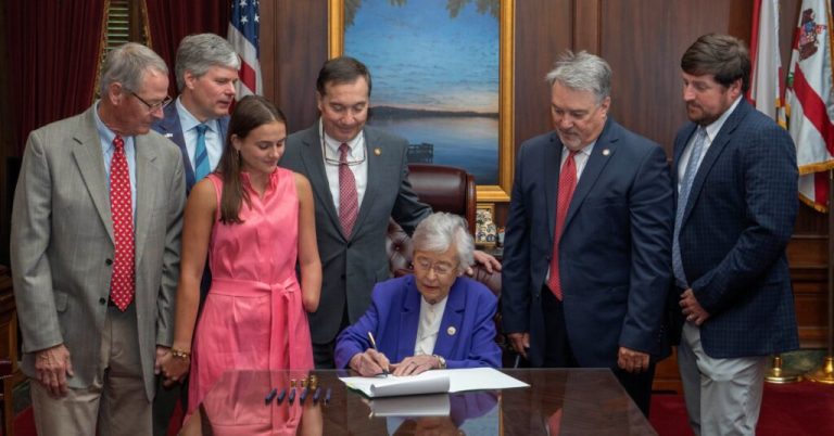 Governor Ivey signs Lulu’s Law for shark attack alerts Governor Ivey signs Lulu’s Law for shark attack alerts