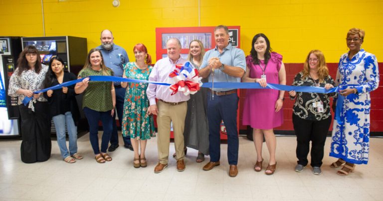 Gadsden library introduces 2 new book vending machines in community Gadsden library introduces 2 new book vending machines in community