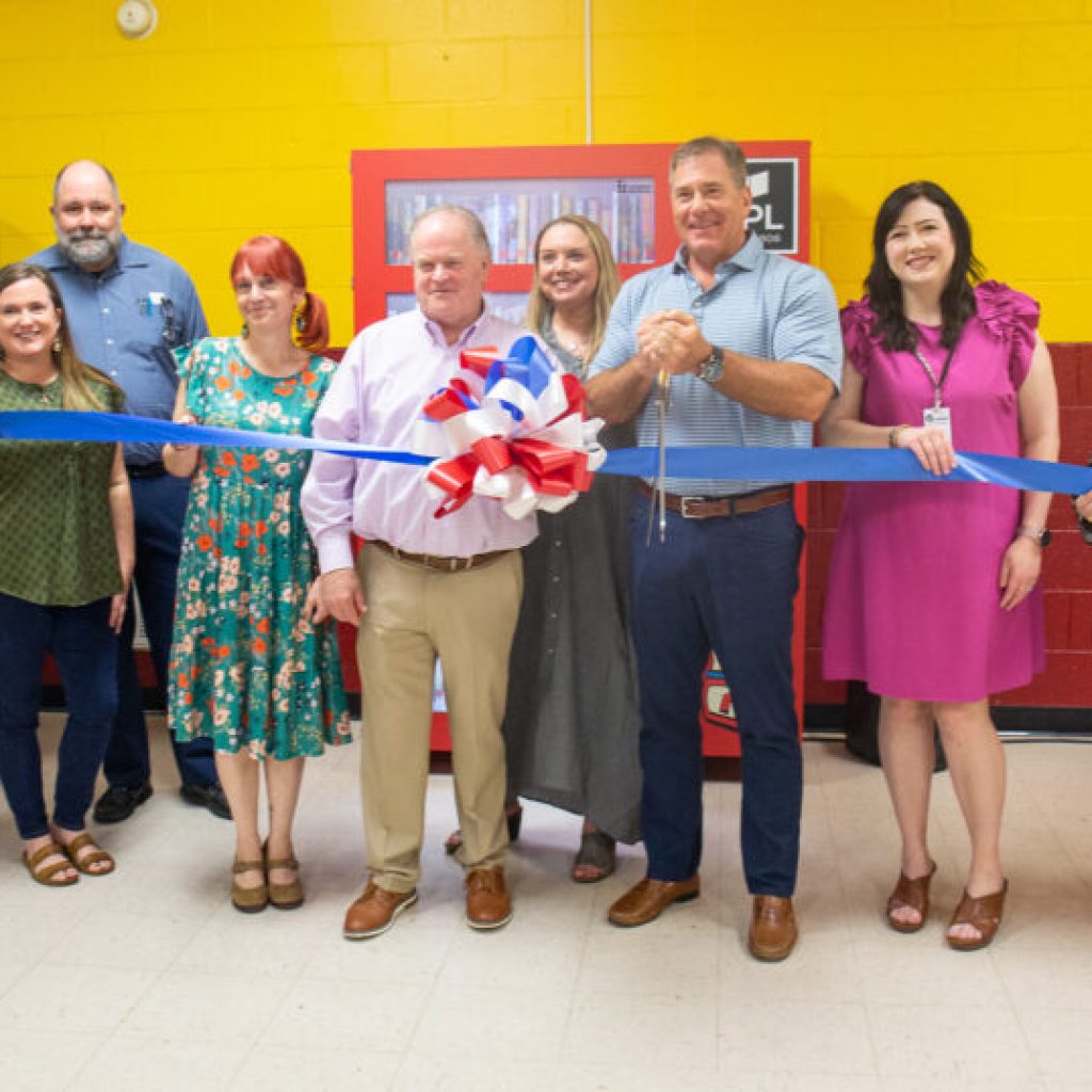 Gadsden library introduces 2 new book vending machines in community Gadsden library introduces 2 new book vending machines in community