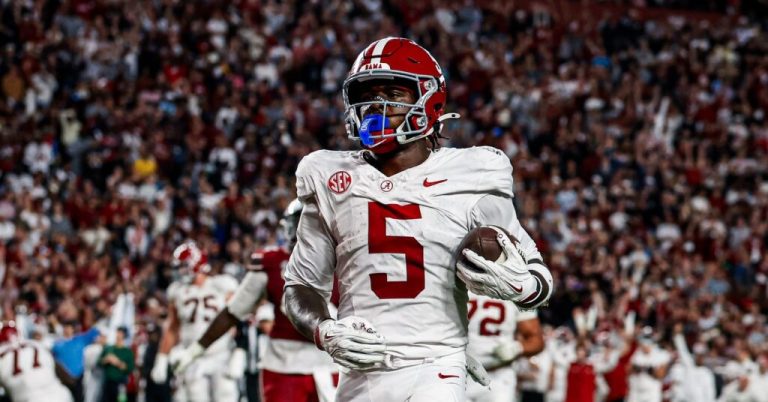 Crimson Tide stays at No. 4 in AP Poll—first playoff rankings up next Crimson Tide stays at No. 4 in AP Poll—first playoff rankings up next