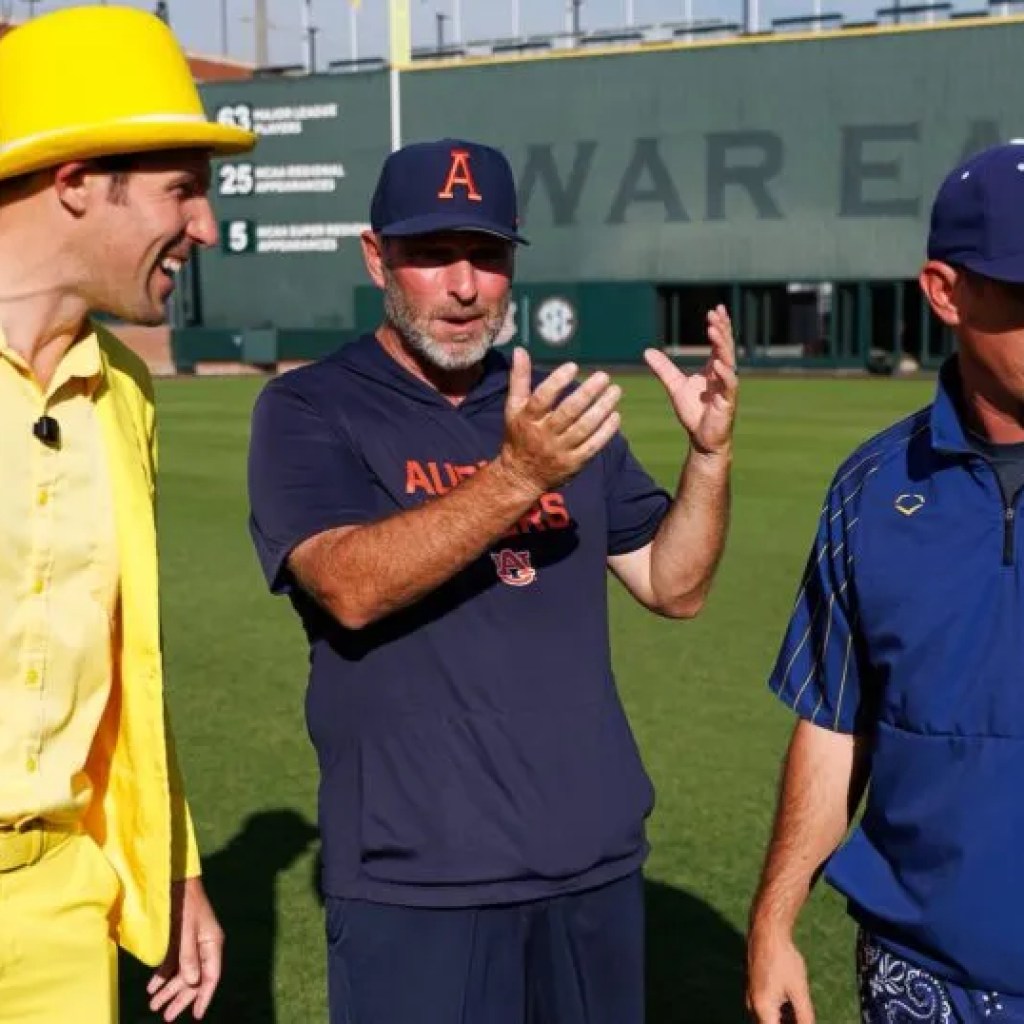 Savannah Bananas take on Auburn, sell out Plainsman Park Savannah Bananas take on Auburn, sell out Plainsman Park