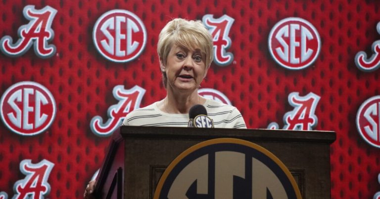 Kristy Curry takes on SEC Media Days to talk new roster additions, building homecourt advantage Kristy Curry takes on SEC Media Days to talk new roster additions, building homecourt advantage