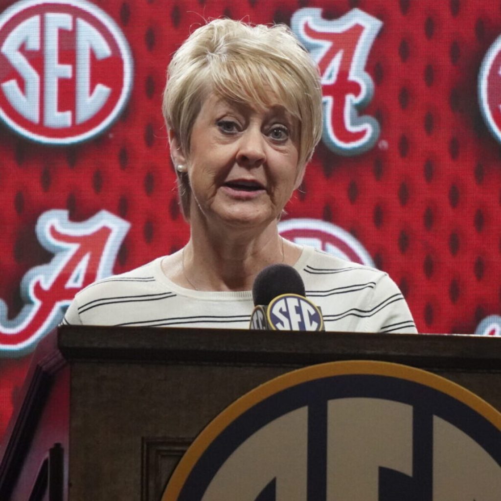 Alabama coach Kristy Curry leaving after 13 seasons Alabama coach Kristy Curry leaving after 13 seasons