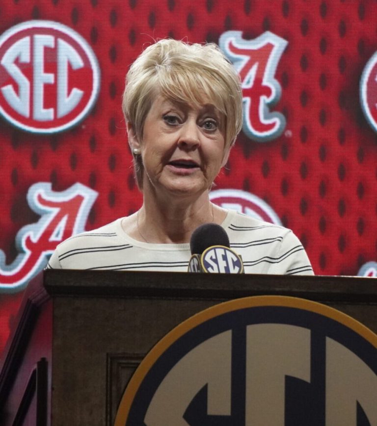 Alabama coach Kristy Curry leaving after 13 seasons Alabama coach Kristy Curry leaving after 13 seasons