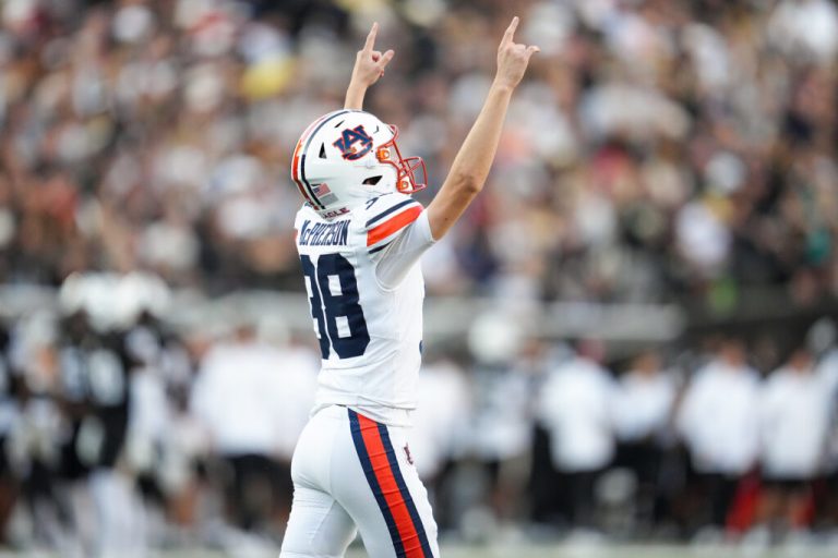 Auburn kicker Alex McPherson earns annual Pat Sullivan Impact Award Auburn kicker Alex McPherson earns annual Pat Sullivan Impact Award