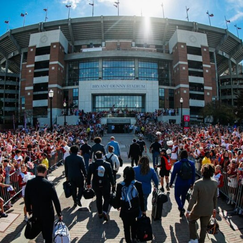 Record .9B spent by Alabama tourists in 2025 Record .9B spent by Alabama tourists in 2025