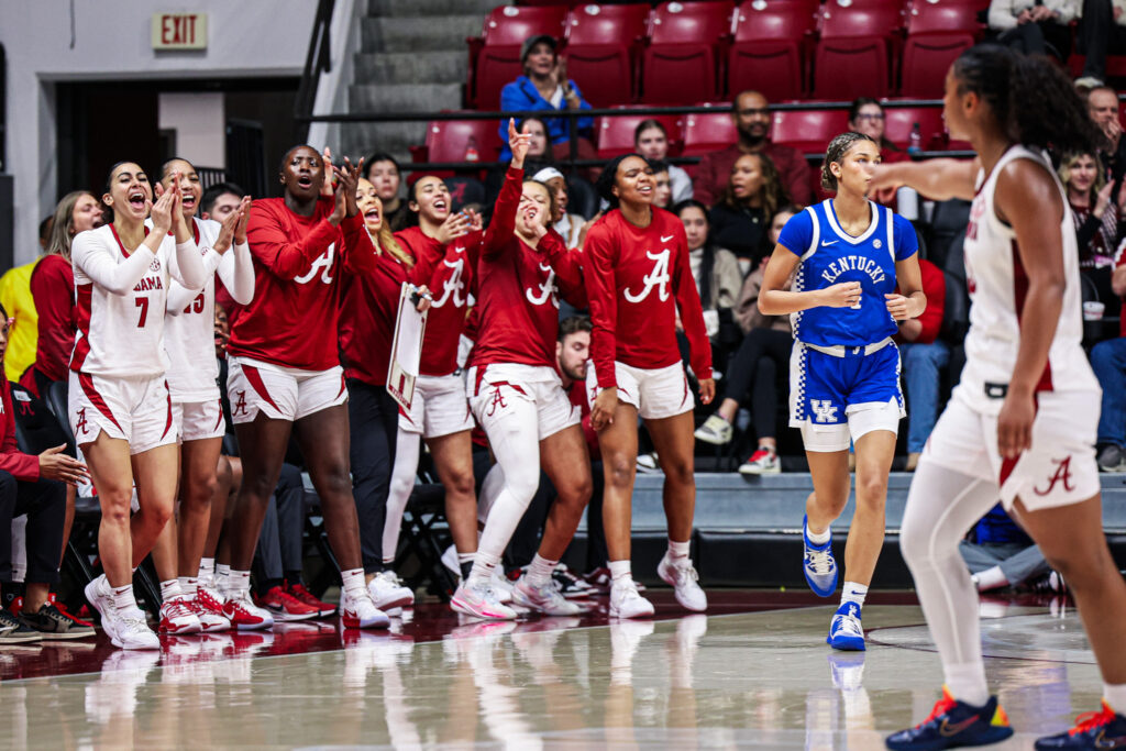 Alabama women move into AP Top 25 after historic win over Kentucky