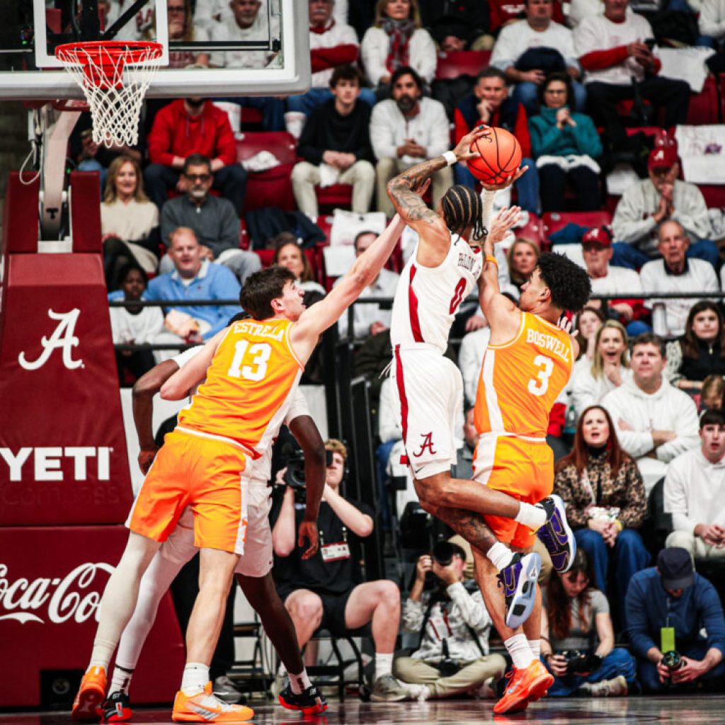 Alabama extends AP Poll streak despite loss to Tennessee Alabama extends AP Poll streak despite loss to Tennessee