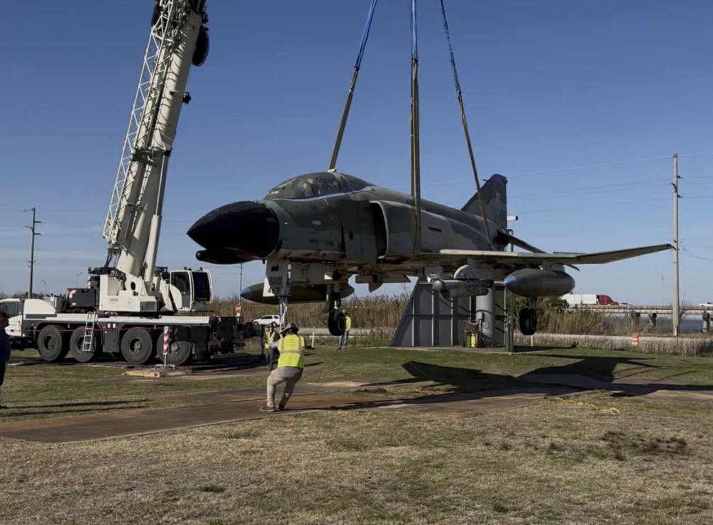 Iconic aircraft taken down from USS Alabama Park entrance