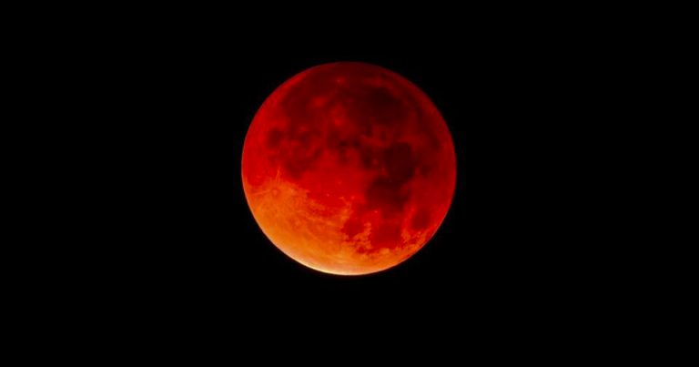 Alabama’s stunning Blood Moon eclipse photos Alabama’s stunning Blood Moon eclipse photos
