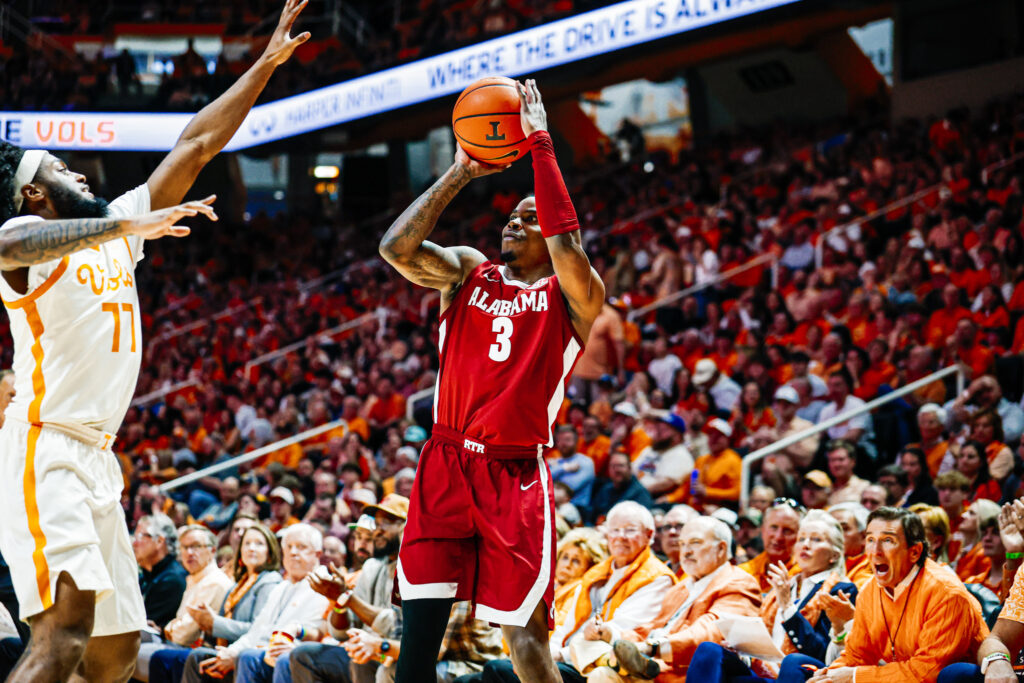 Alabama rises in AP Poll as winning streak continues