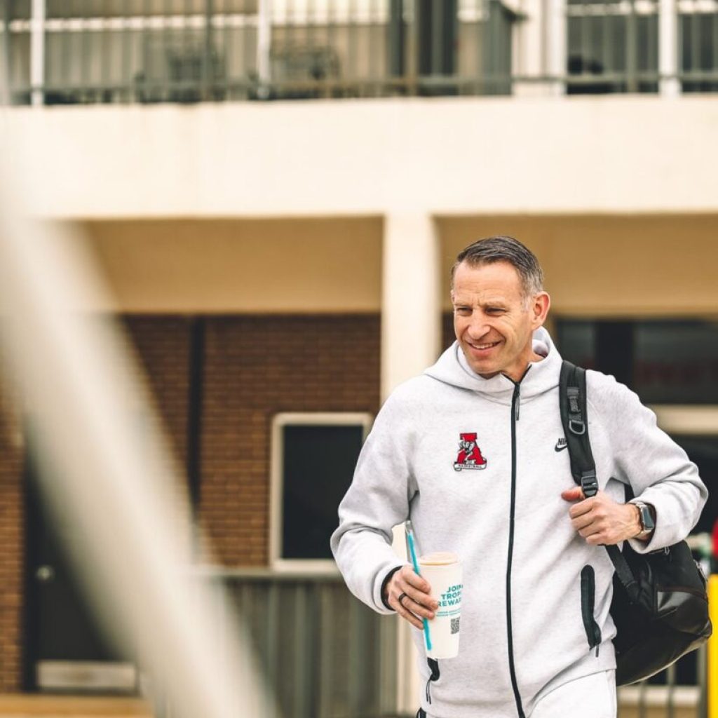Alabama 5-star commit wins national high school dunk contest Alabama 5-star commit wins national high school dunk contest