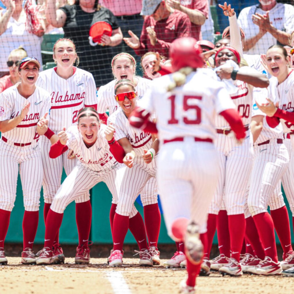No. 1 Alabama softball advances to super regional, set to host LSU No. 1 Alabama softball advances to super regional, set to host LSU
