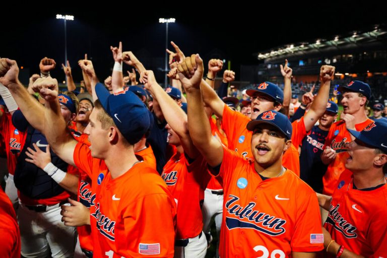 Auburn baseball bounces back to advance to 2nd straight super regional Auburn baseball bounces back to advance to 2nd straight super regional