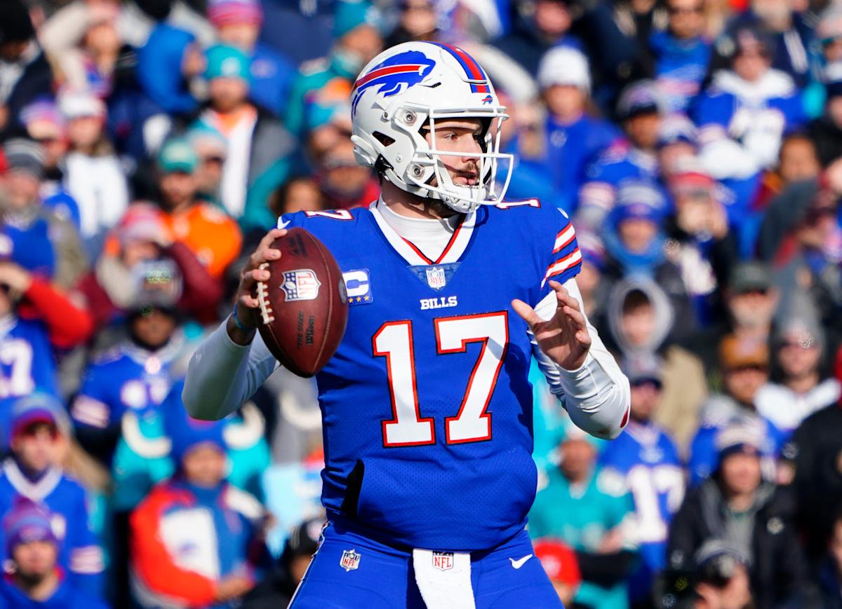 Bills Edge Dolphins in Nail-Biting Divisional Showdown Bills Edge Dolphins in Nail-Biting Divisional Showdown