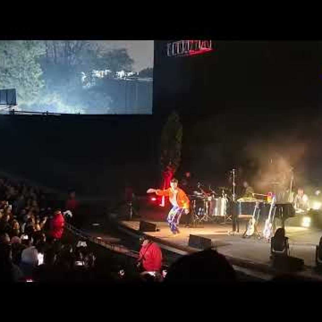 Jacob Collier sorprendió con versión de “El cóndor pasa” durante concierto en Lima Jacob Collier sorprendió con versión de “El cóndor pasa” durante concierto en Lima