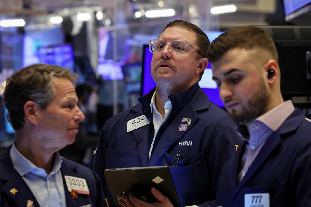 Investors brush off Mideast tensions, turn attention to earnings as stocks rebound