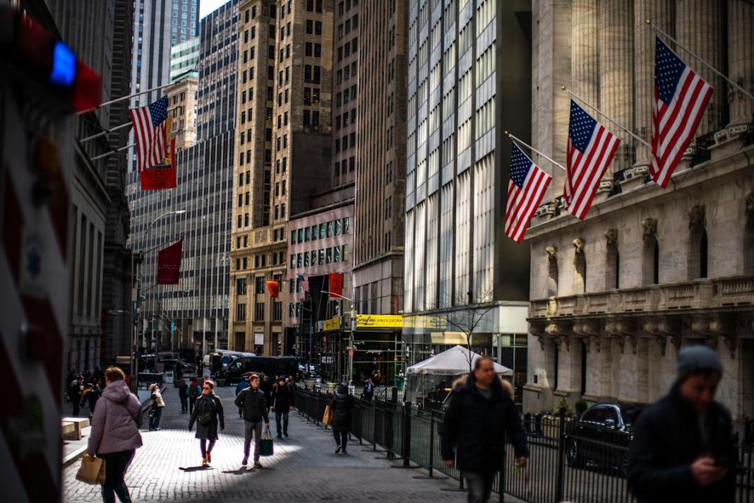 Wall Street remains stable following turbulent week