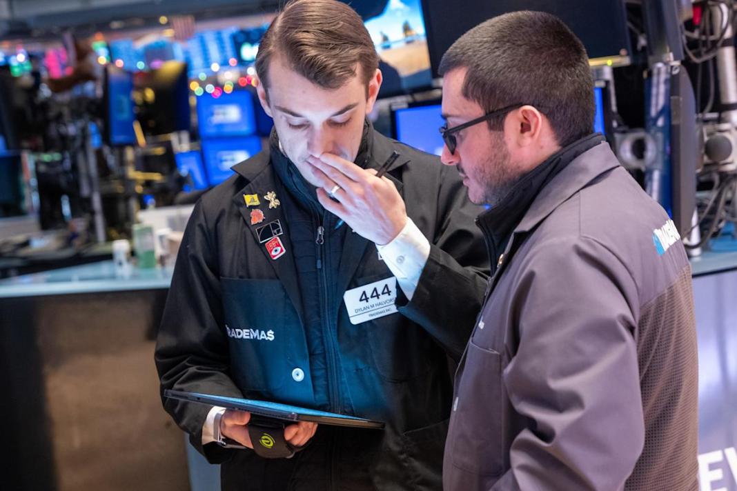 Stocks hover at record highs as Dow reaches 40,000