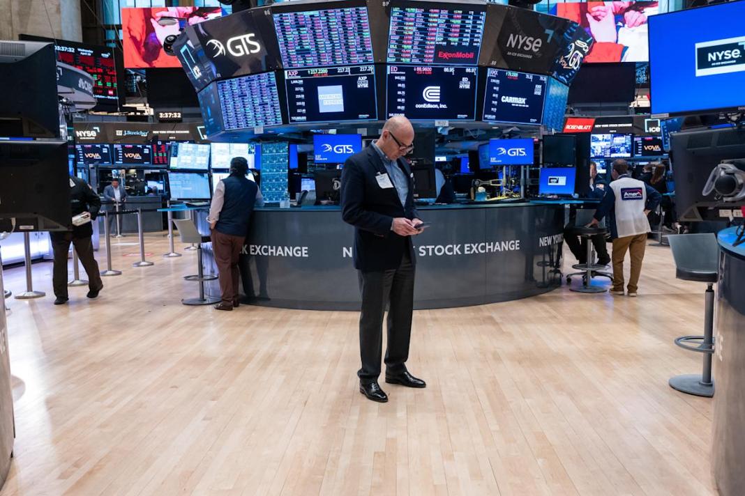 Stocks advance as earnings take center stage: Market Wrap