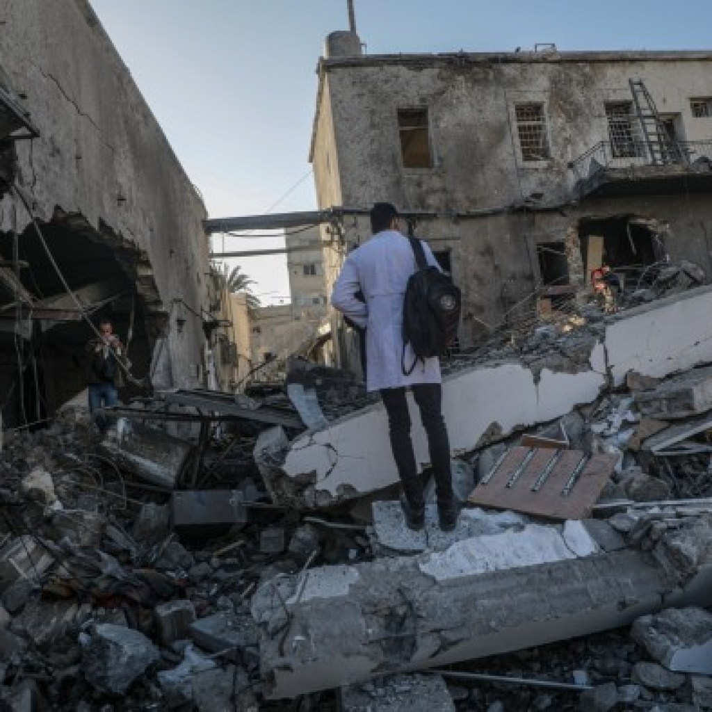 Israel bombs Gaza hospital as military expands offensive Israel bombs Gaza hospital as military expands offensive