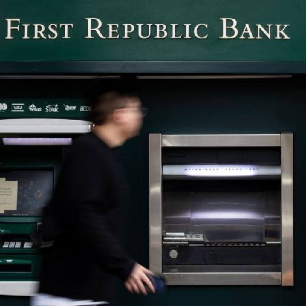 White House pressed to expand deposit guarantee to steady banks White House pressed to expand deposit guarantee to steady banks