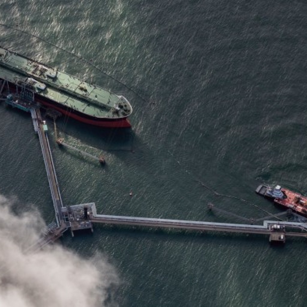 Hedge fund Elliott turns up heat on BP with demand for deep spending cuts Hedge fund Elliott turns up heat on BP with demand for deep spending cuts