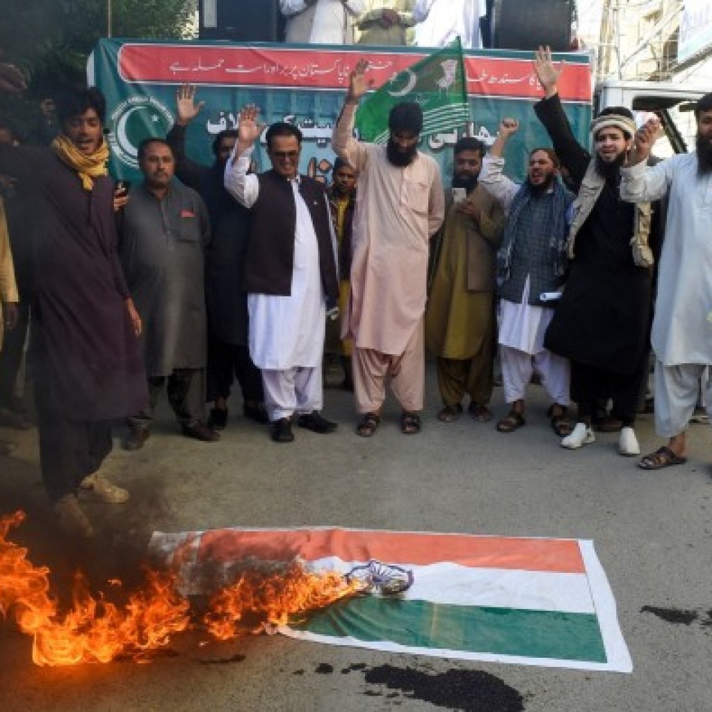 Pakistan to suspend peace treaty with India as tensions grow over Kashmir killings Pakistan to suspend peace treaty with India as tensions grow over Kashmir killings