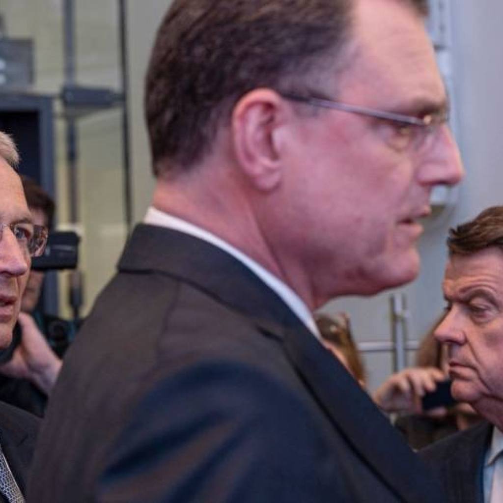 UBS agrees .25bn rescue deal for rival Credit Suisse UBS agrees .25bn rescue deal for rival Credit Suisse