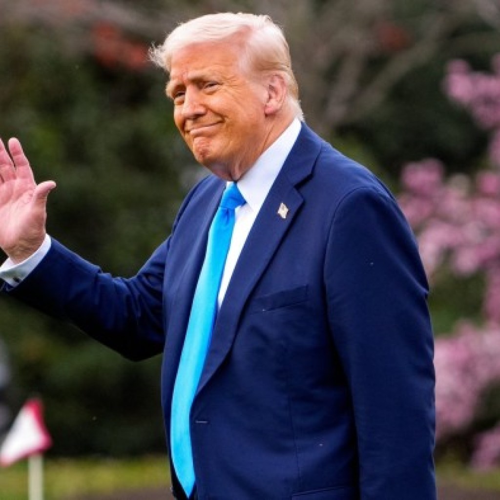 Trump kicks off sale of .3bn Truth Social stake Trump kicks off sale of .3bn Truth Social stake